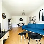 Casa Fluo דירה אנז'ה